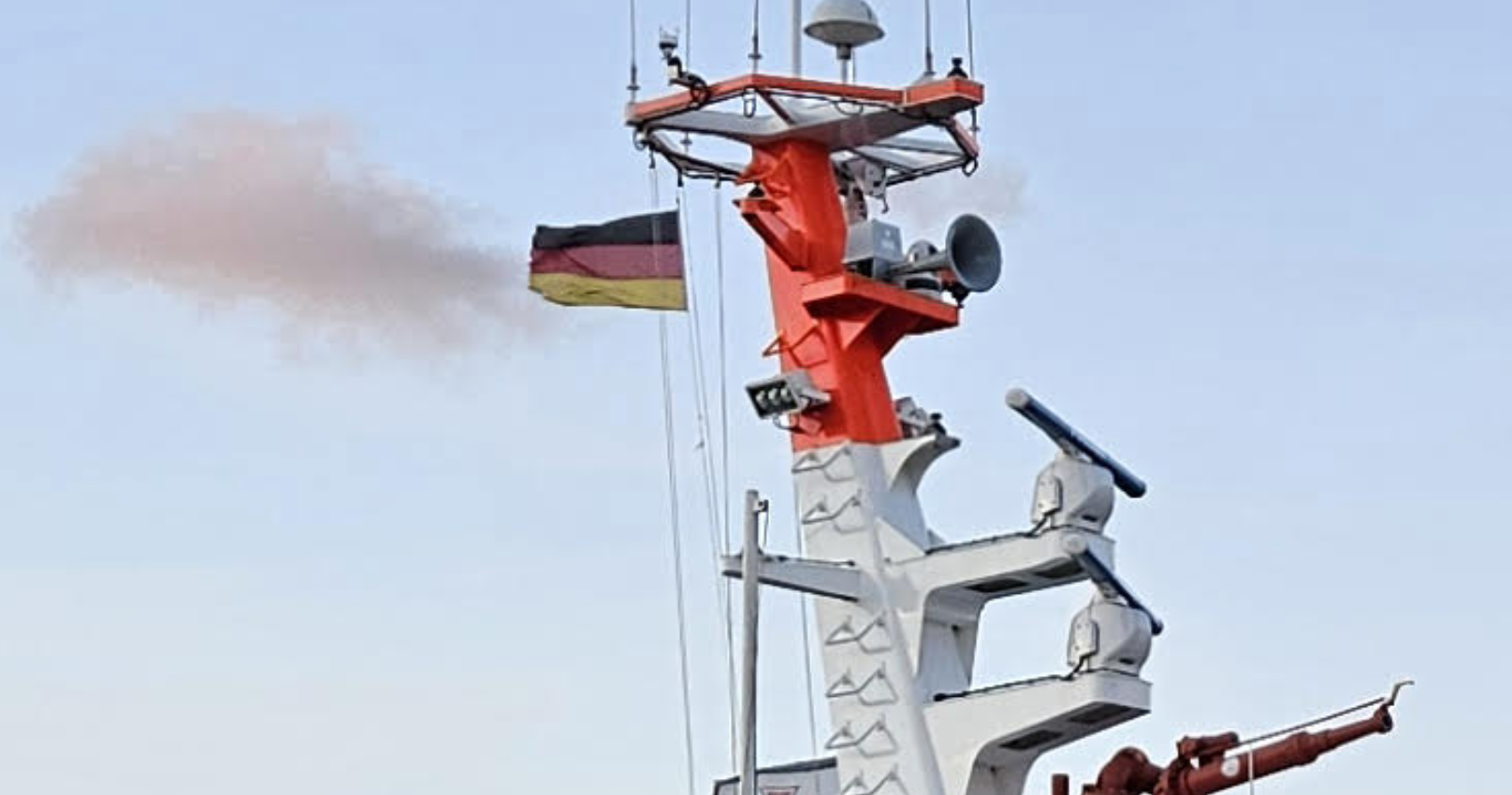 Solidarität in List/Sylt und weltweit: Seenotretter flaggen halbmast für norwegischen Kollegen