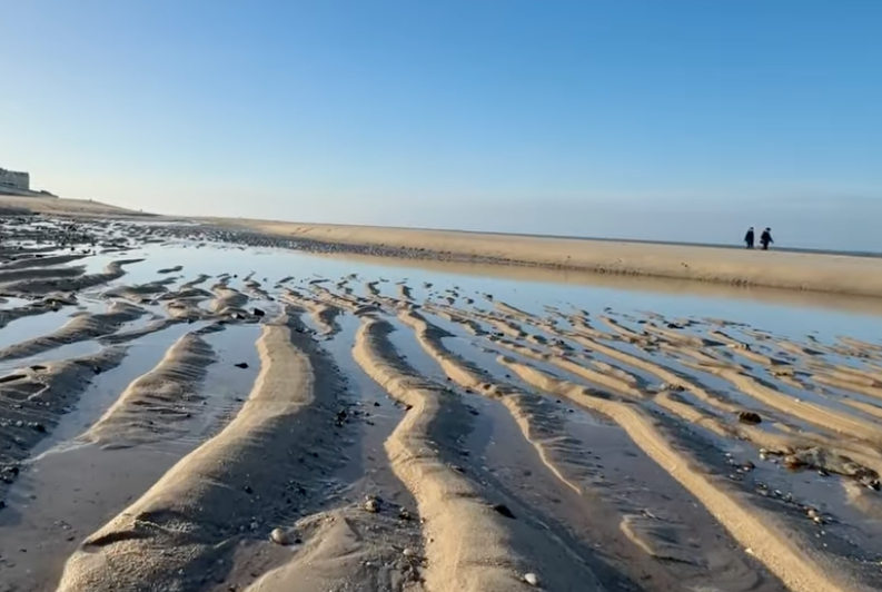 Das goldene Versprechen von Ebbe und Licht: Ein Morgen am Sylter Sehnsuchtsstrand