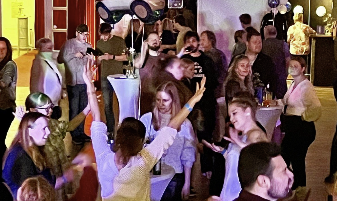 Alarmstufe Party: Wenn Sylts Retter die Uniform gegen Tanzschuhe tauschen